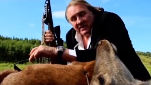 Depardieu chasse dans une publicité pour une montre