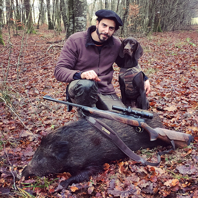 Feliew avec son chien de chasse